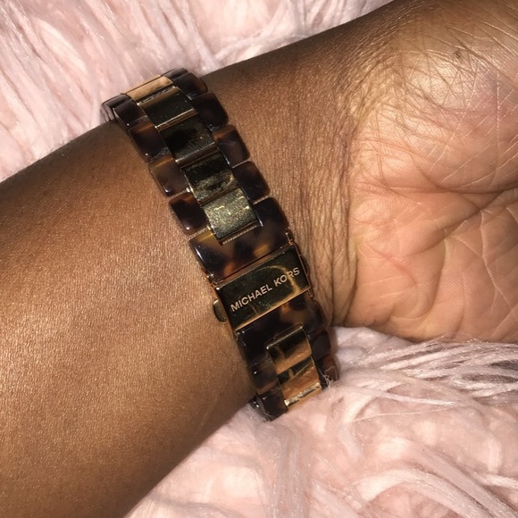 Michael Kors Brown Marble Watch - Picture 4 of 6